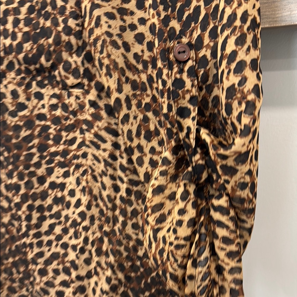 Chic Leopard Print Blouse - image 6